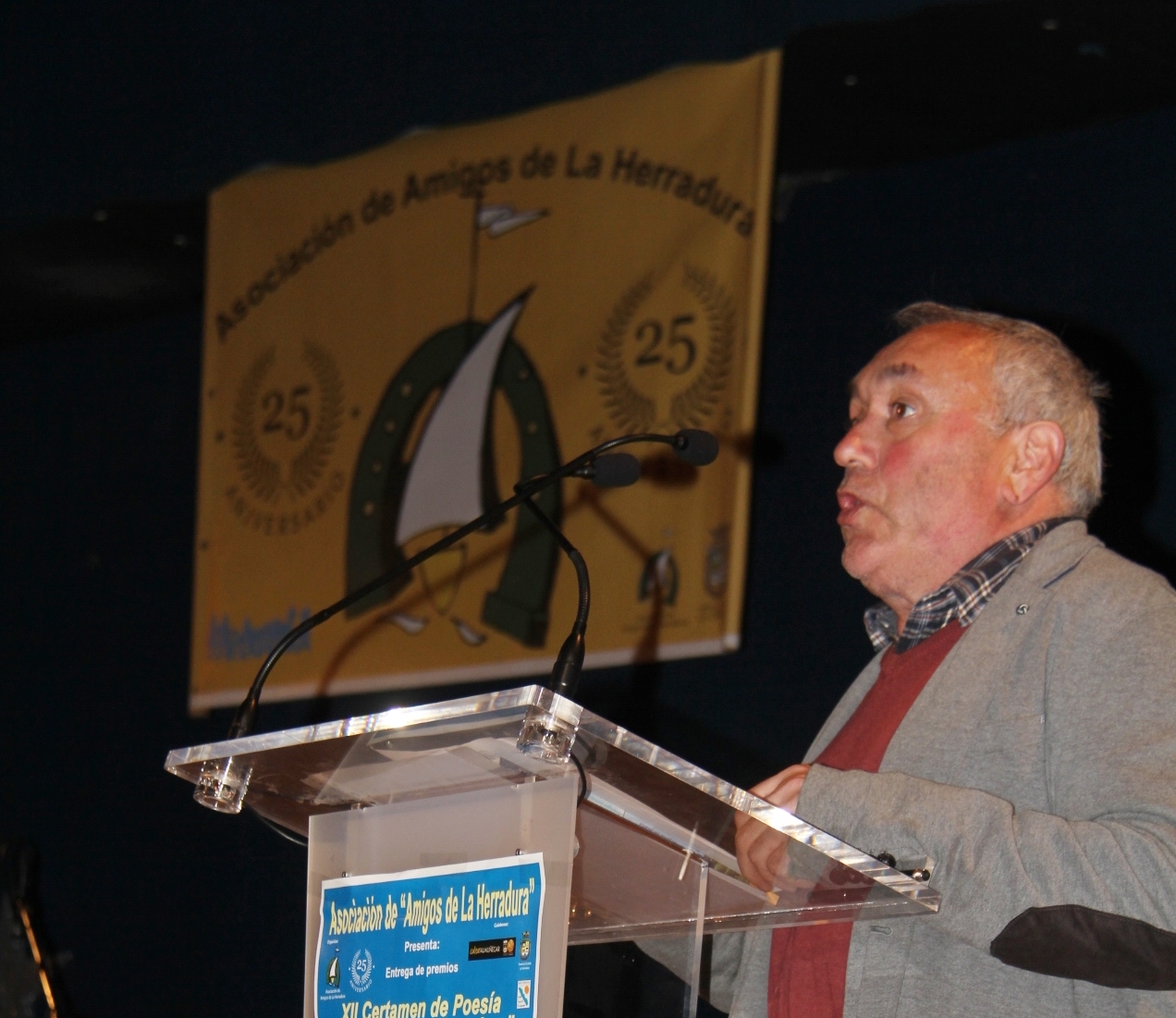 El cordobés Juan Antonio Bernier gana el I Premio Internacional de Poesía La Herradura “Paulino Álvarez” por el poema 'Lección del ruiseñor'